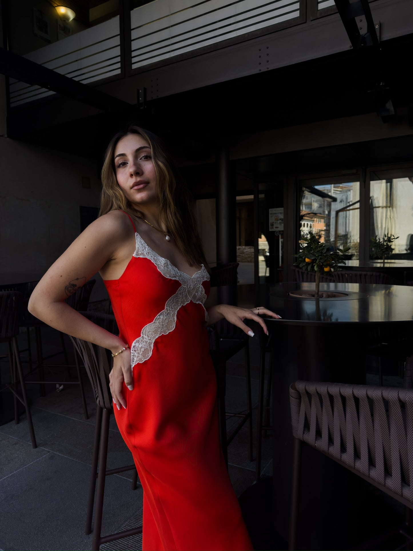 Abito con Intarsi in Pizzo – Rouge
